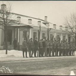 Tartu maanteel Sõdurite Kodu ees