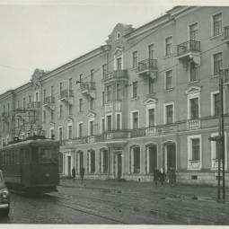 Tartu maanteel stalinistliku kvartali kohal