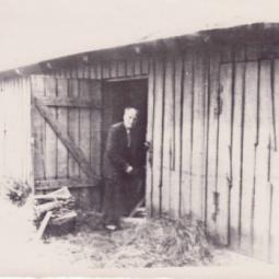 Kuurid-maja-taga